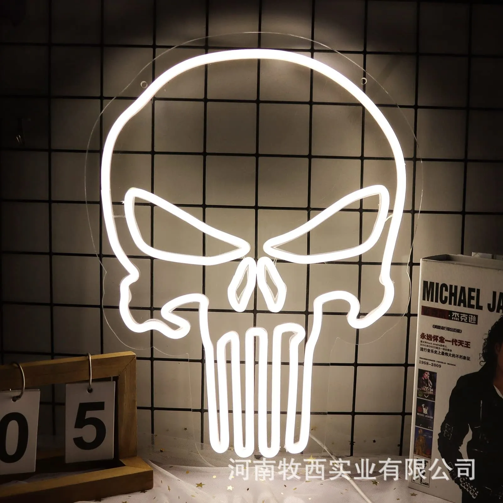 *2 Skull Styles, an LED Neon Red Flaming Eyes & a Creative White Light Molded Atmosphere Decoration